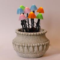 ΣΕΙΡΑ, 8 LED 5mm, ΠΛΑΣΤΙΚΑ ΠΟΛΥΧΡΩΜΑ ΜΑΝΙΤΑΡΙΑ H20cm, ΗΛΙΑΚΟ ΠΑΝΕΛ ΜΕ ΑΙΣΘΗΤΗΡΑ ΦΩΤΟΣ, ΠΡΑΣΙΝΟ PVC ΚΑΛΩΔΙΟ, ΘΕΡΜΟ ΛΕΥΚΟ LED ANA 50cm, ΠΡΟΕΚΤΑΣΗ ΠΑΡΟΧΗΣ 1m, IP44