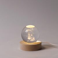 ΦΩΤΙΖΟΜΕΝΗ ΜΠΑΛΑ 6cm, ΧΡΙΣΤΟΥΓΕΝΝΙΑΤΙΚΗ ΣΧΕΔΙΟ, ΧΙΟΝΑΝΘΡΩΠΟ ME ΔΩΡΑ, USB, 6 ΘΕΡΜΑ ΛΕΥΚΑ SMD LED, BΑΣΗ 7cm, ΠΡΟΕΚΤΑΣΗ ΠΑΡΟΧΗΣ 70cm, IP20